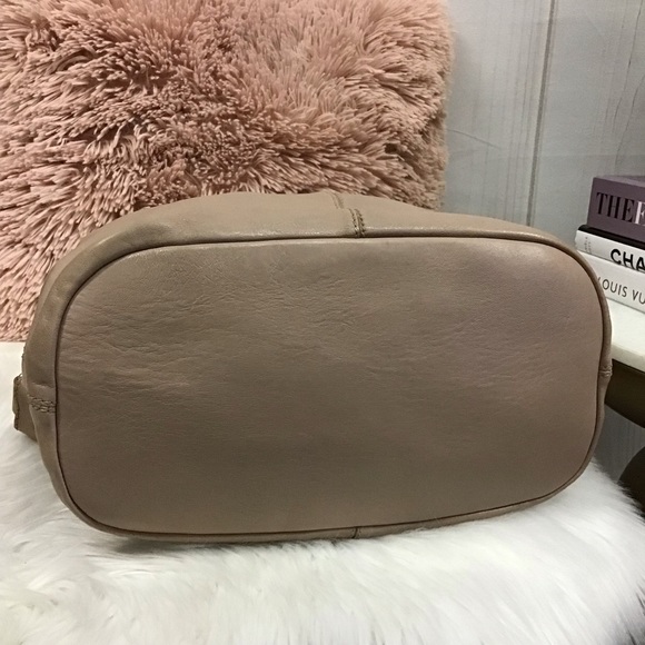 Givenchy Nightingale Tote Large - Picture 3 of 11